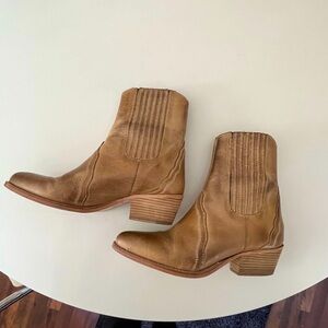 Free People Women’s Cowgirl Leather Booties. Size 37 (7). In excellent shape!
